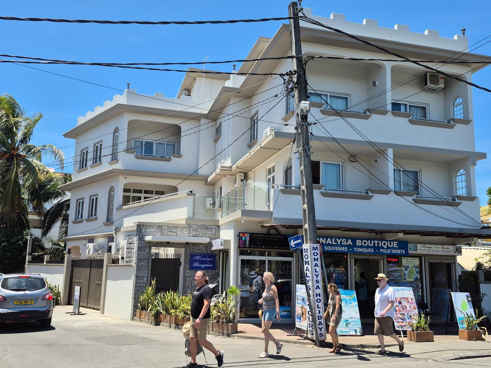 Monalysa Holidays Grand-Baie Exterior photo